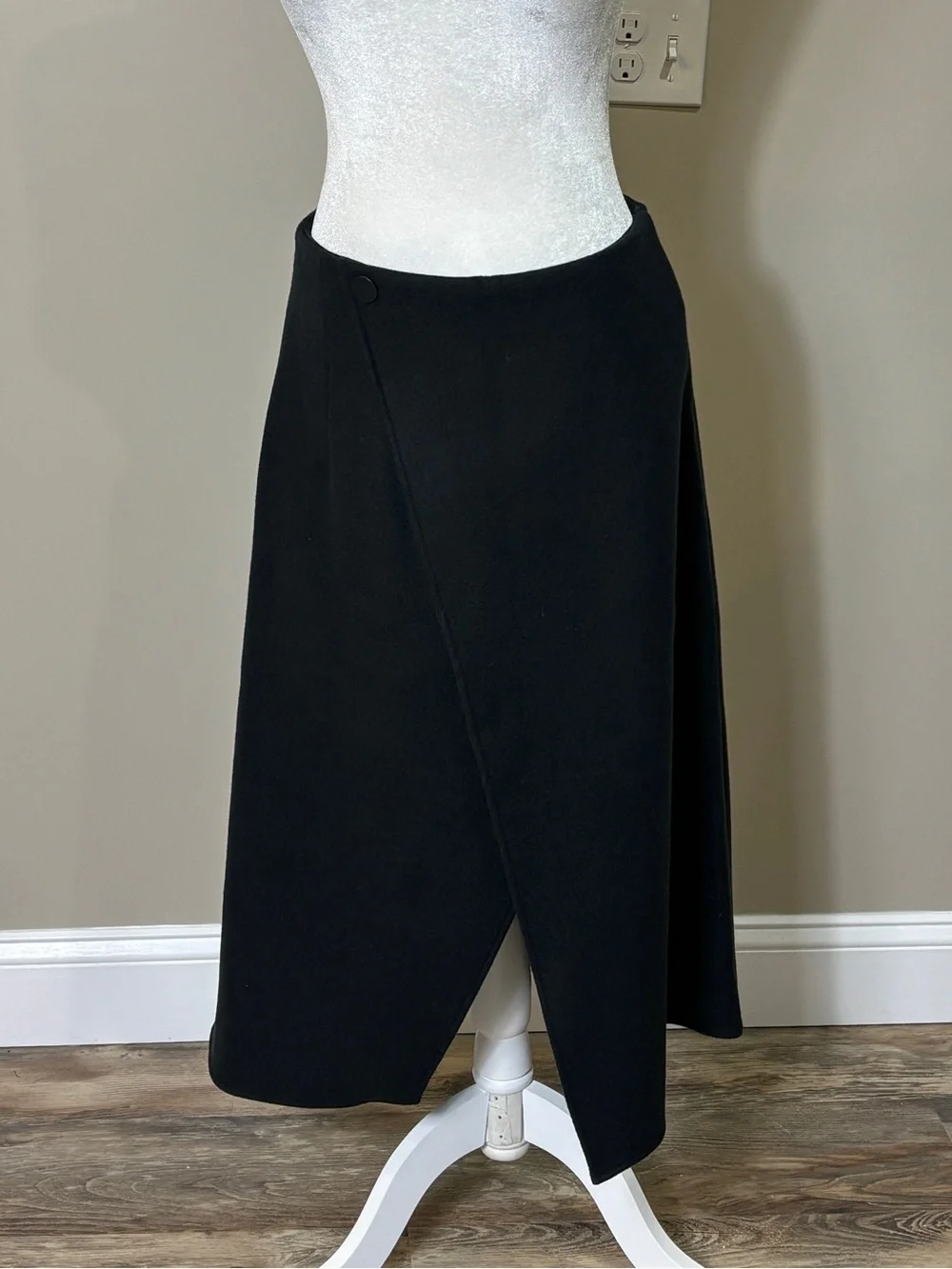 Club Monaco Wool Blend A-Line Cutaway Skirt.
